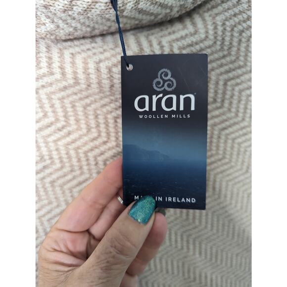 Aran Woollen Mills Heritage Herringbone Wool Poncho Cape Made in Ireland NWT OS - Picture 5 of 10